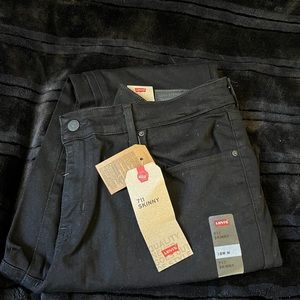 Levi’s black skinny jeans